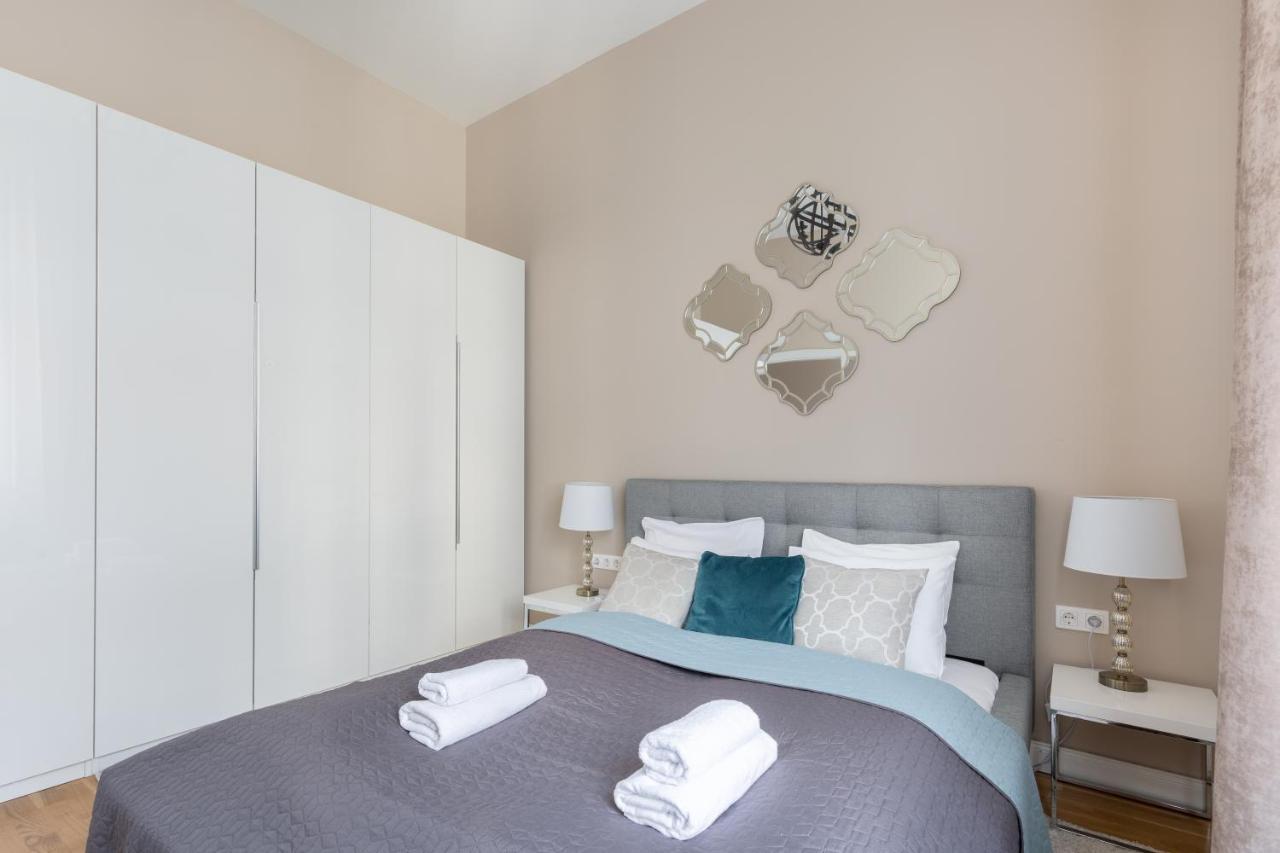 Lovely 2-Bedroom Apartment At The Vaci Street Будапеща Екстериор снимка