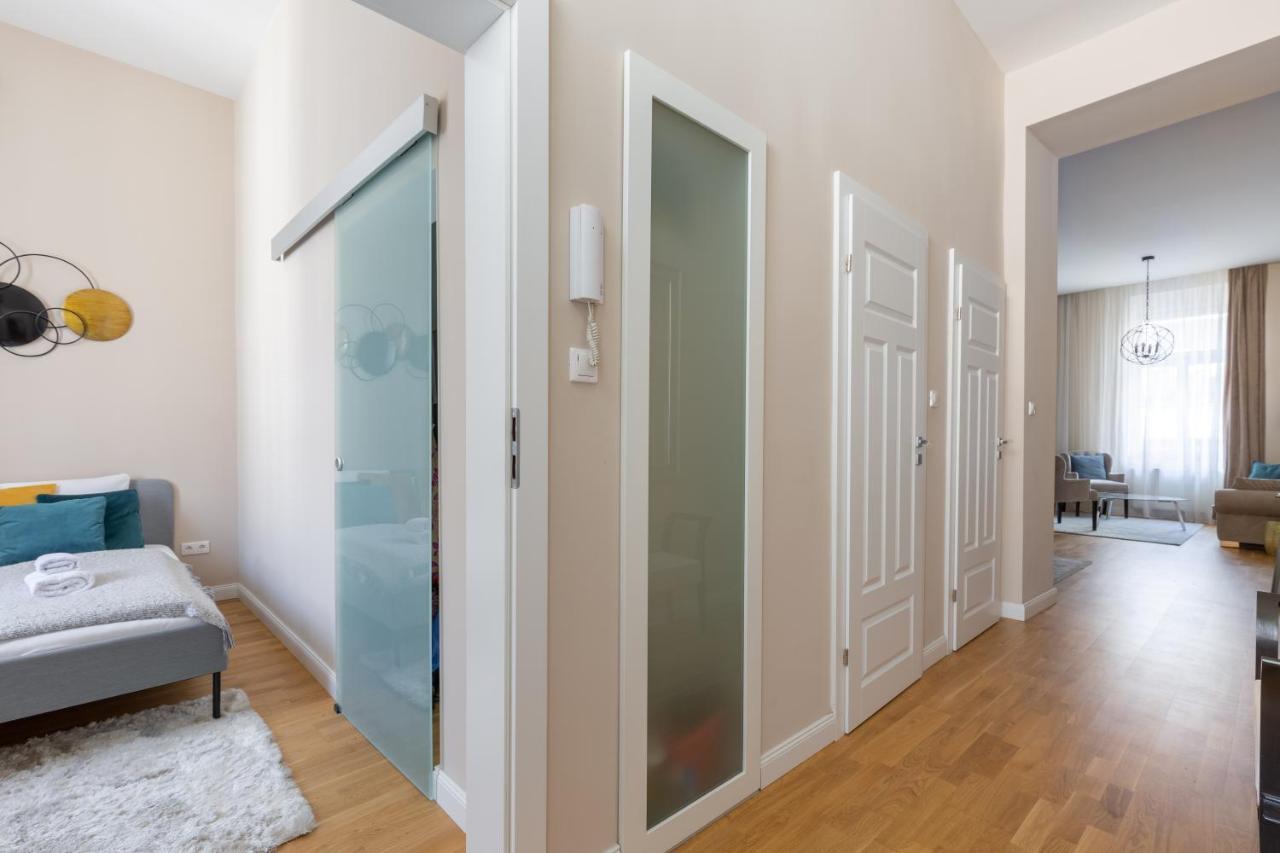 Lovely 2-Bedroom Apartment At The Vaci Street Будапеща Екстериор снимка